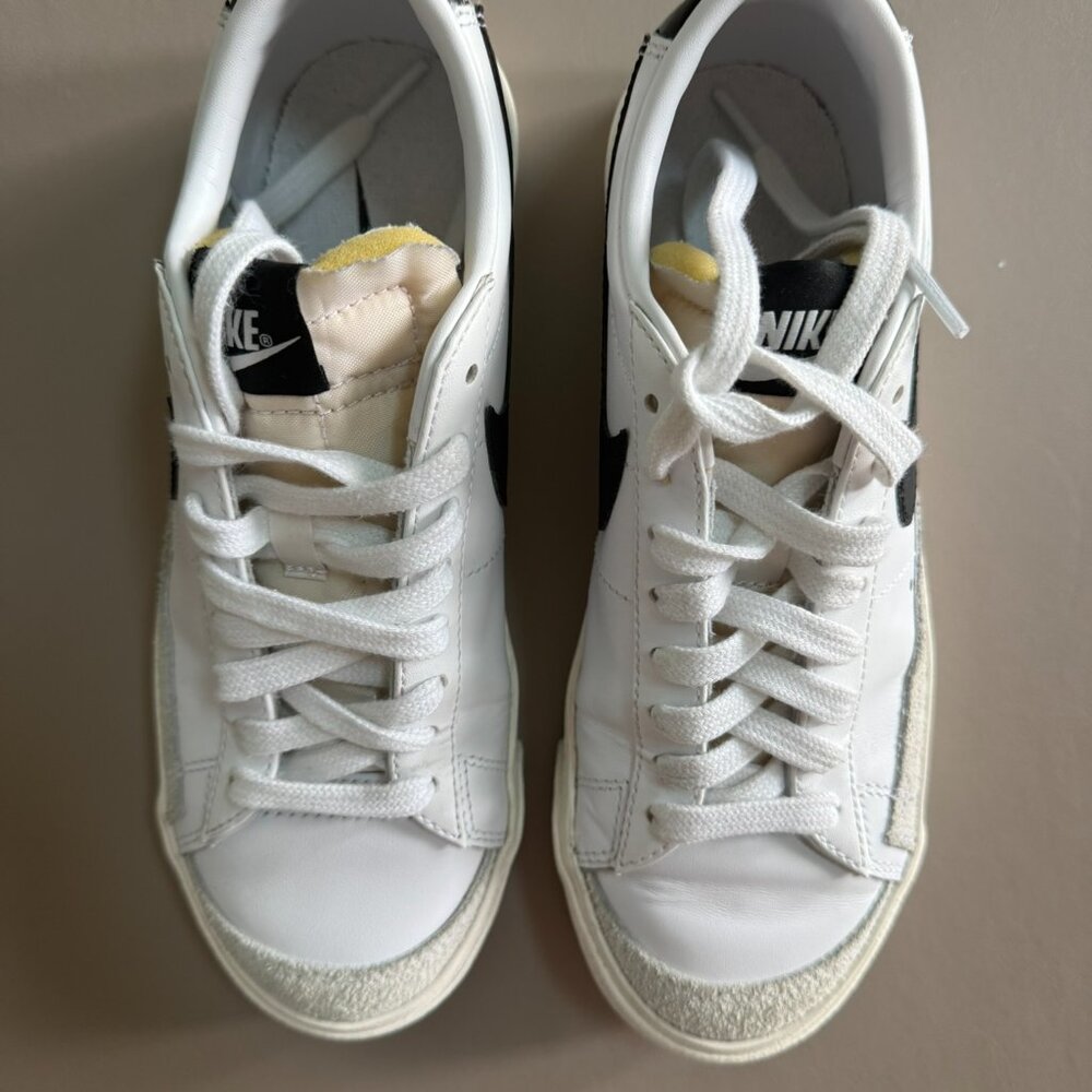 Nike White and Black Low-Top Swoosh Sneakers - Picture 2 of 7